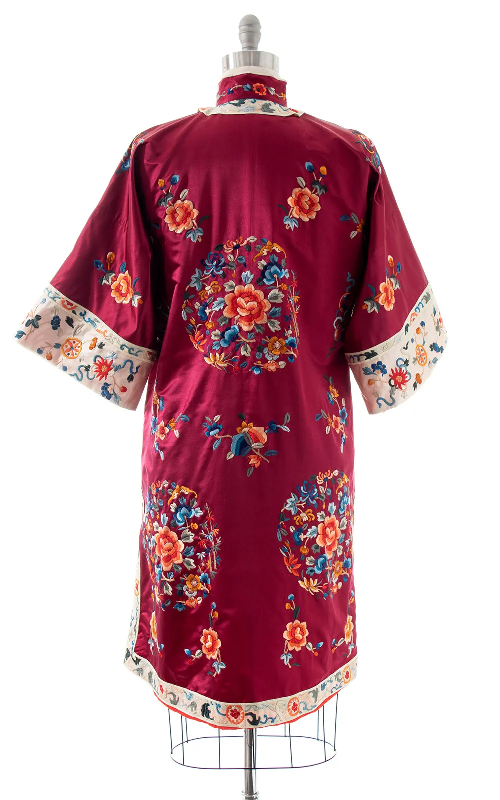 Vintage Chinese Embroidered Silk Jacket | large